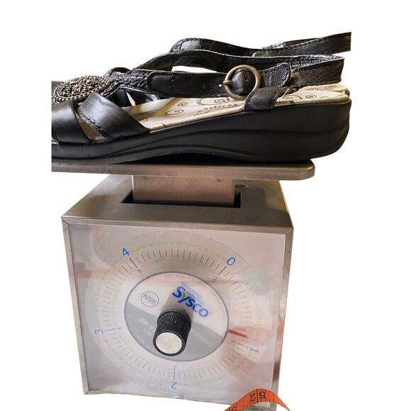 Bare Traps Jovial Wedge Slingback Sandals Leather Strap Medallion Detail 6.5M - Picture 16 of 16